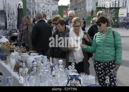 Copenhagen, Denmark. 26th Sep, 2015. Travellers and at Saturdays flea market at Kongens Nytorv. Credit:  Francis Dean/Alamy Live News Stock Photo