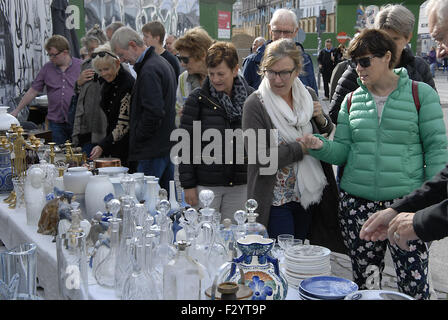 Copenhagen, Denmark. 26th Sep, 2015. Travellers and at Saturdays flea market at Kongens Nytorv. Credit:  Francis Dean/Alamy Live News Stock Photo