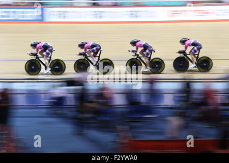 Manchester, UK. 26th Sep, 2015. The Pearl Izumi team featuring Katie Archibald, Ciara Home, Joanna Rowsell Shand and Sarah Storey on their way to winning gold in the Female Team Pursuit at the 2015 British Cycling National Track Championships at the National Cycling Centre in Manchester, UK. The annual event offers a unique opportunity for the public to see world class cyclists competing for the coveted British champions jerseys. Credit:  Ian Hinchliffe/Alamy Live News Stock Photo