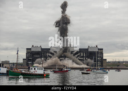 Cockenzie, Scotland, UK. 26th Sep, 2015. Demolition of the two 149m high chimneys of the coal-fired power station at Cockenzie. Credit:  Aly Wight/Alamy Live News Stock Photo