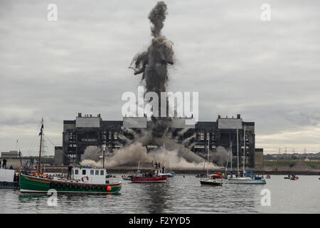 Cockenzie, Scotland, UK. 26th Sep, 2015. Demolition of the two 149m high chimneys of the coal-fired power station at Cockenzie. Credit:  Aly Wight/Alamy Live News Stock Photo