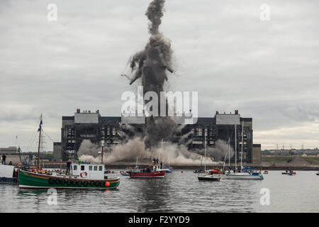 Cockenzie, Scotland, UK. 26th Sep, 2015. Demolition of the two 149m high chimneys of the coal-fired power station at Cockenzie. Credit:  Aly Wight/Alamy Live News Stock Photo