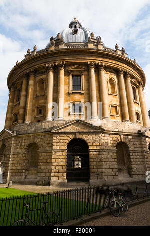 Radcliffe Camera building, with sun on a sunny day with blue sky / skies; part of Oxford University. Oxford. UK. Stock Photo