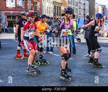 Berlin, Germany, 26th September 2015. 2015 BMW Berlin-Marathon. Inline Skaters and Roller Bladers took to the streets at 3.30 pm today to  compete in the annual Inline skating event. Stock Photo