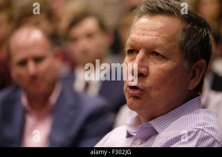 Sioux City, IOWA, USA. 26th Sep, 2015. Republican presidential candidate Ohio Governor JOHN KASICH campaigns in Sioux City, Iowa, Saturday, Sept. 26, 2015, at an event at Morningside College sponsored by the Americans for Peace Prosperity and Security Credit:  Jerry Mennenga/ZUMA Wire/Alamy Live News Stock Photo