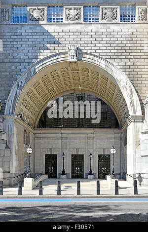 Archway entrance to Thames House & MI5 the governments domestic intelligence agency headquarters HQ centre Grade II listed Building London England UK Stock Photo