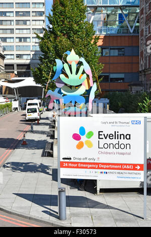Evelina London Children's Hospital & sign a NHS hospital healthcare site part of Guys and St Thomas NHS Foundation Trust Lambeth London England UK Stock Photo