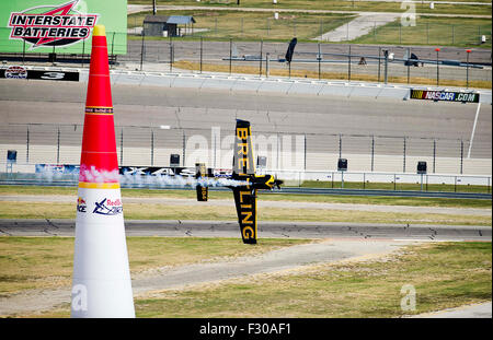 Texas Motor Speedway. 26th Sep, 2015. Red Bull Air Race Master Pilot Nigel Lamb #09 in action at Texas Motor Speedway. Fort Worth, TX. Mario Cantu/CSM/Alamy Live News Stock Photo