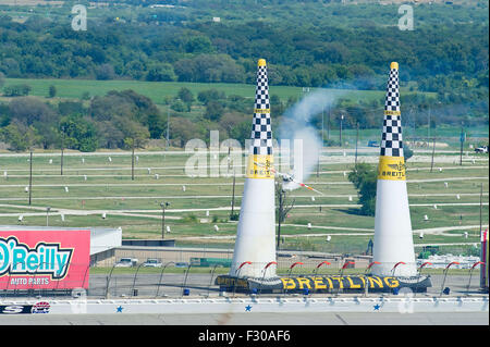 Texas Motor Speedway. 26th Sep, 2015. Red Bull Air Race Master Pilot Juan Velarde #26 in action at Texas Motor Speedway. Fort Worth, TX. Mario Cantu/CSM/Alamy Live News Stock Photo