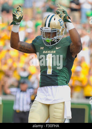 12 September 2015: Texas receiver Daje Johnson returns a punt during 42 ...