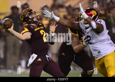 Sep 26, 2015; Arizona State Sun Devils quarterback Mike Bercovici (2 ...