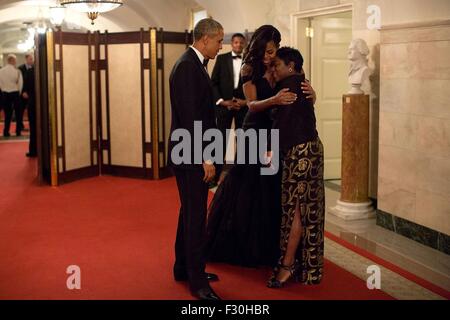 Washington DC, US. 25th Sep, 2015. U.S. First Lady Michelle Obama hugs Social Secretary Deesha Dyer following the State Dinner as President Barack Obama at the White House September 25, 2015 in Washington, DC. Stock Photo