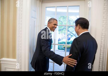 Washington DC, US. 25th Sep, 2015. U.S. President Barack Obama escorts Chinese President Xi Jinping from the Oval Office of the White House to take part in a joint press conference in the Rose Garden September 25, 2015 in Washington, DC. Stock Photo