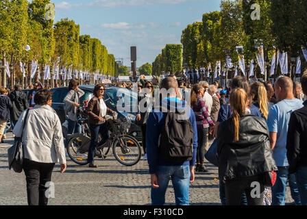 Paris, France. Crowd Scene of People Participating at Environmental Street Event, 'Journée Sans Voiture', (Day Without C-ars) , Avenue des Champs-Elyees, Stock Photo