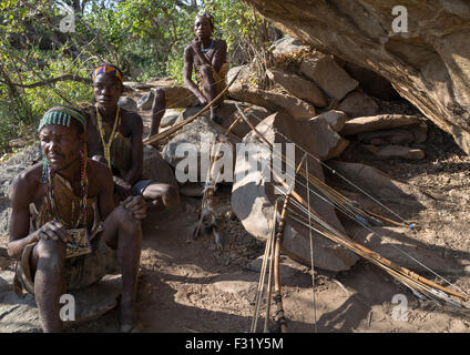 Tanzania, Serengeti Plateau, Lake Eyasi, hadzabe bushman making the arrow for a hunting bow Stock Photo