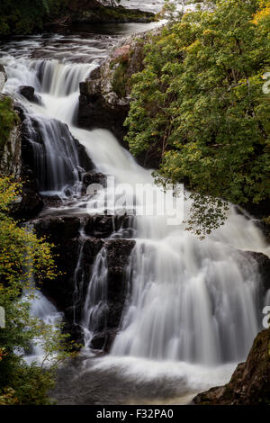 Reekie Linn, Glen Isla, Angus, Scotland, UK, 28th September 2015. UK Weather: Late Autumn afternoon at Reekie Linn Waterfall In Glen Isla west of the Angus Glens. The beautiful scenery of Autumnal colours on trees at the misty Linn Falls in Glen Isla, Angus County. © Dundee Photographics / Alamy Live News.