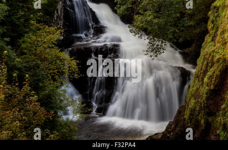 Reekie Linn, Glen Isla, Angus, Scotland, UK, 28th September 2015. UK Weather: Autumn afternoon at Reekie Linn Waterfall In Glen Isla west of the Angus Glens. The beautiful scenery of Autumnal colours on trees at the misty Linn Falls in Glen Isla, Angus County. © Dundee Photographics / Alamy Live News.