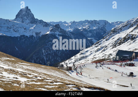 Artouste ski resort against the peak du Midi d'Ossau Stock Photo