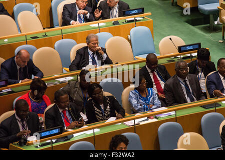 New York, United States. 28th Sep, 2015. Seats belonging to the Israeli delegation is empty during Rouhani's speech. Iranian President Hassan Rouhani addressed the 13th Plenary Session of the United Nations General Assembly. Credit:  Albin Lohr-Jones/Pacific Press/Alamy Live News Stock Photo