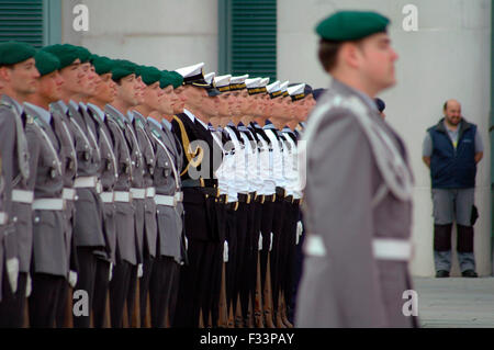 Wachbattalion der Bundeswehr, Bundeskanzleramt, Berlin-Tiergarten Stock ...