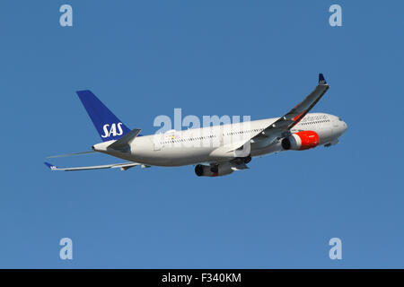 Copenhagen, Denmark. 29th September, 2015. LN-RKR flight SK925 takes off from CPH Kastrup Airport. Scandinavian Airlines SAS has taken delivery of the first of four new long-haul Airbus A330-300 Enhanced, a medium  to long-range, wide-body, twin-engine jet. The aircraft has been in commercial operation since the 21st September. First on a few flights to and from Chicago – and the last few days to and from Washington (IAD). Credit:  Niels Quist/Alamy Live News Stock Photo