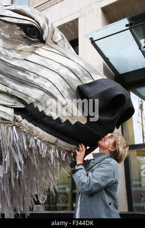 London, UK. 29th September, 2015. Emma Thompson, a staunch supporter of the Arctic and Greenpeace kisses Aurora, a giant animated polar bear. Credit:  Kristian Buus/Alamy Live News Stock Photo