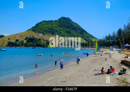 Cliff at Tauranga Bay, North Island, New Zealand Stock Photo - Alamy