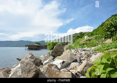 Landscape of the volcanic caldera Lake Coatepeque in El Salvador Stock Photo