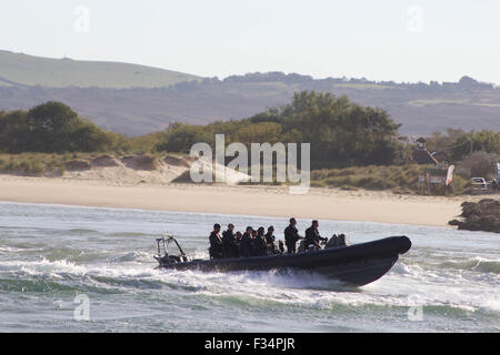 Poole, UK.  29th September 2015. Onlookers watch Special Boat services (the Navy equivalent of the SAS) return to their base from a parachute at sea and collect exercise around Poole Harbour. The elite squad returned to their base at Hamworthy Barracks between Sandbanks and Shell Bay (near Studland), Dorset.  Credit:  Glenn Sontag / Alamy Live News Stock Photo