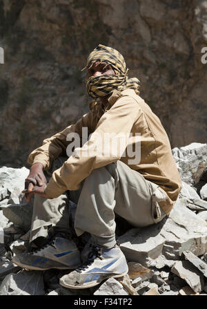 Indian road worker involved in construction of Shimla-Kaza road, Northern India Stock Photo