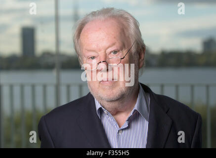 Hamburg, Germany. 29th Sep, 2015. German publicist Manfred Bissinger poses in his office in Hamburg, Germany, 29 September 2015. Bissinger celebrates his 75th birthday 5 October 2015. Photo: Axel Heimken/dpa/Alamy Live News Stock Photo