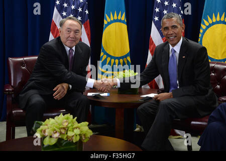 New York, NY, USA. 29th Sep, 2015. United States President Barack Obama (R) attends a bilateral meeting with President Nursultan Nazarbayev (L) of Kazakhstan at the United Nations Headquarters, New York, New York on September 29, 2015. Credit:  dpa picture alliance/Alamy Live News Stock Photo