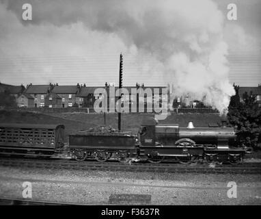 AJAXNETPHOTO - 1911 - 12 APPROX - SUBURBAN PUFFER - THE HENRY PALMER STEAM ENGINE HAULING A GOODS TRAIN PASSING LONDON'S EXPANDING SUBURBIA IN THE EARLY 1900S. PHOTO:AJAX VINTAGE PICTURE LIBRARY REF:()TRA TRAIN 1900S 80201 21 Stock Photo