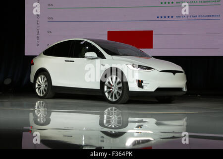 Fremont, USA. 29th Sep, 2015. A Tesla Model X electric sports-utility vehicle is displayed during a presentation in Fremont, California, the United States, on Sept. 29, 2015. © Liu Yilin/Xinhua/Alamy Live News Stock Photo