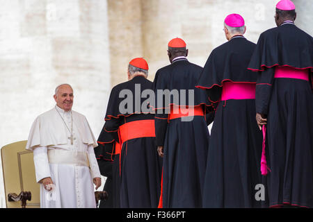 Vatican City. 30th Sep, 2015. Pope Francis greets cardinals as he attends Weekly General Audience in St. Peter's Square in Vatican City, Vatican. Pope Francis recalled his Apostolic Journey to Cuba and the United States in an overcast St Peter’s Square on Wednesday. Credit:  PACIFIC PRESS/Alamy Live News Stock Photo