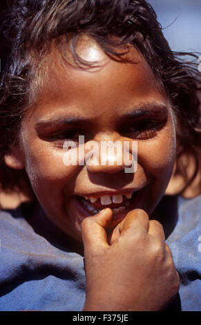 Young Aboriginal girl, Yuelamu (Mount Allan) in the Northern Territory, Australia Stock Photo