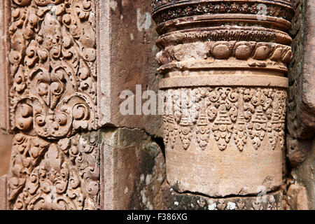 Fragment of a wall with ornate stone carving in the ancient Banteay Srei temple. Angkor Archaeological Park, Siem Reap Province, Cambodia. Stock Photo