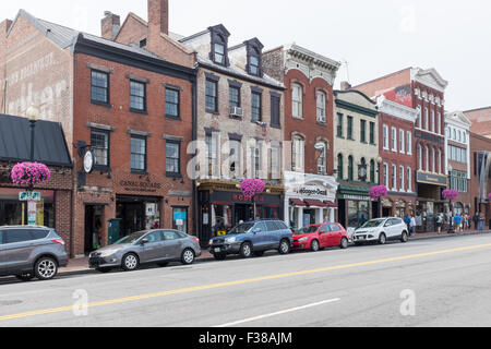 Shops and restaurants on M Street NW in Georgetown, Washington DC Stock ...