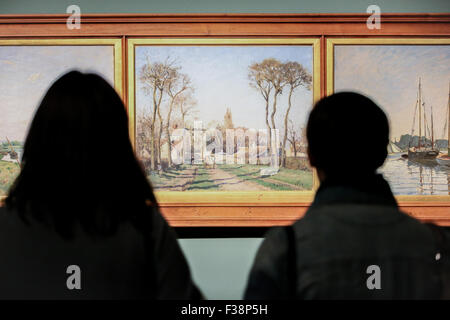 Turin, Italy. 01st Oct, 2015. A visitors look at the painting of Claude Monet. From 2 October to 31 January 2016 at the Gallery of Modern Art, the forty masterpieces, and including the five unreleased in Italy works of the French impressionist painter Claude Monet, who is considered the 'Father art Movement', will be exhibited. © Elena Aquila/Pacific Press/Alamy Live News Stock Photo