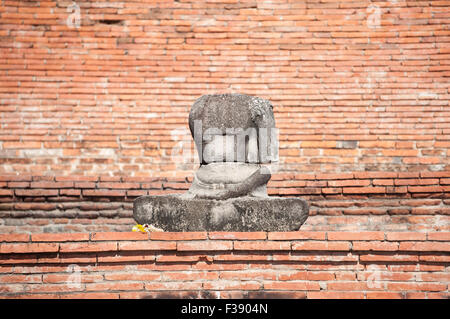 Damaged Buddha statue in the grounds of Wat Mahathat, Ayutthaya, Thailand Stock Photo