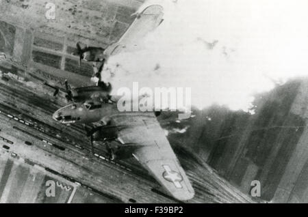 B-17 Bomber Flying Over Germany During WWII Stock Photo: 37551383 - Alamy