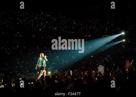 Toronto, Ontario, Canada. 2nd Oct, 2015. American country singer/songwriter TAYLOR SWIFT brought her '1989 World Tour' to sold out Rogers Centre in Toronto. Credit:  Igor Vidyashev/ZUMA Wire/Alamy Live News Stock Photo