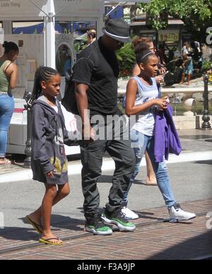 Damon Wayans takes his two daughters Cara and Kyla shopping at The Grove  Featuring: Damon Wayans, Cara Wayans, Kyla Wayans Where: Los Angeles, California, United States When: 01 Aug 2015 Stock Photo