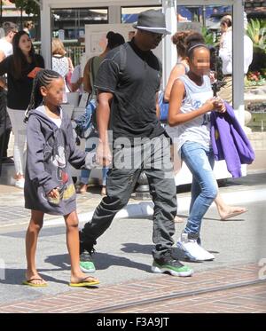 Damon Wayans takes his two daughters Cara and Kyla shopping at The Grove  Featuring: Damon Wayans, Cara Wayans, Kyla Wayans Where: Los Angeles, California, United States When: 01 Aug 2015 Stock Photo