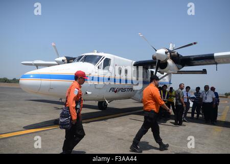 Jakarta, Indonesia. 3rd Oct, 2015. Rescue team members prepare to search the Aviastar aircraft reported missing at Sultan Hasanuddin airport in Makassar, South Sulawesi, Indonesia, on Oct. 3, 2015. A small passenger plane with 10 people aboard lost contact near Sulawesi Island in eastern Indonesia on Friday, a Transport Ministry official said. © Lukas/Xinhua/Alamy Live News Stock Photo