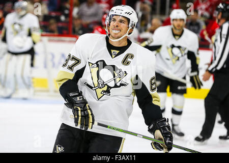 Raleigh, North Carolina, USA. 2nd Oct, 2015. Pittsburgh Penguins center Sidney Crosby (87) during the NHL game between the Pittsburgh Penguins and the Carolina Hurricanes at the PNC Arena. The Carolina Hurricanes defeated the Pittsburgh Penguins 2-1. © Andy Martin Jr./ZUMA Wire/Alamy Live News Stock Photo