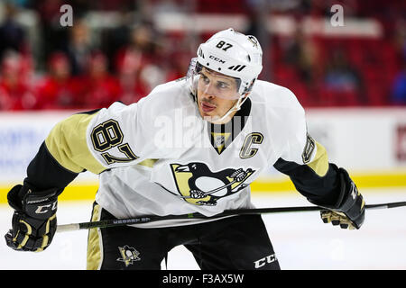 Raleigh, North Carolina, USA. 2nd Oct, 2015. Pittsburgh Penguins center Sidney Crosby (87) during the NHL game between the Pittsburgh Penguins and the Carolina Hurricanes at the PNC Arena. The Carolina Hurricanes defeated the Pittsburgh Penguins 2-1. © Andy Martin Jr./ZUMA Wire/Alamy Live News Stock Photo