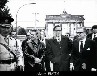 Dec. 26, 1965 - US Vice-President Nelson Rockefeller visited Frankfort and Berlin: For two days the American Vice-President Nelson Rockefeller (Nelson Rockefeller) - accompanied by his wife ''Happy'' - came into the Federal Republiciof Germany. He visited Berlin and also Frankfort/Main, where in the famous Paulskirche was held an anniversary-ceremony because of the 200th birthday of the United States of America. Photo shows Nelson Rockefeller in Berlin infront of the Brandnburger Tor. From left: Brittish town-commander General Roy Rdgrave, ''Happy'' Rockefeller, Berlin lord mayor Klaus Schut Stock Photo