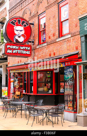 The Pig Restaurant and nightclub on Beale Street in Memphis Tennessee Stock Photo