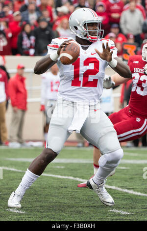 Bloomington, Indiana, USA. 3rd Oct, 2015. Ohio State Buckeyes quarterback Cardale Jones (12) drops back to pass during the NCAA football game between the Ohio State Buckeyes and the Indiana Hoosiers at the Memorial Stadium in Bloomington, Indiana. Christopher Szagola/CSM/Alamy Live News Stock Photo